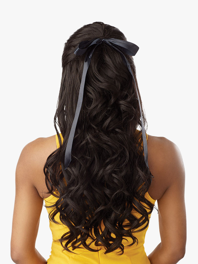 Model in Butta Unit 5 curly HD lace wig
