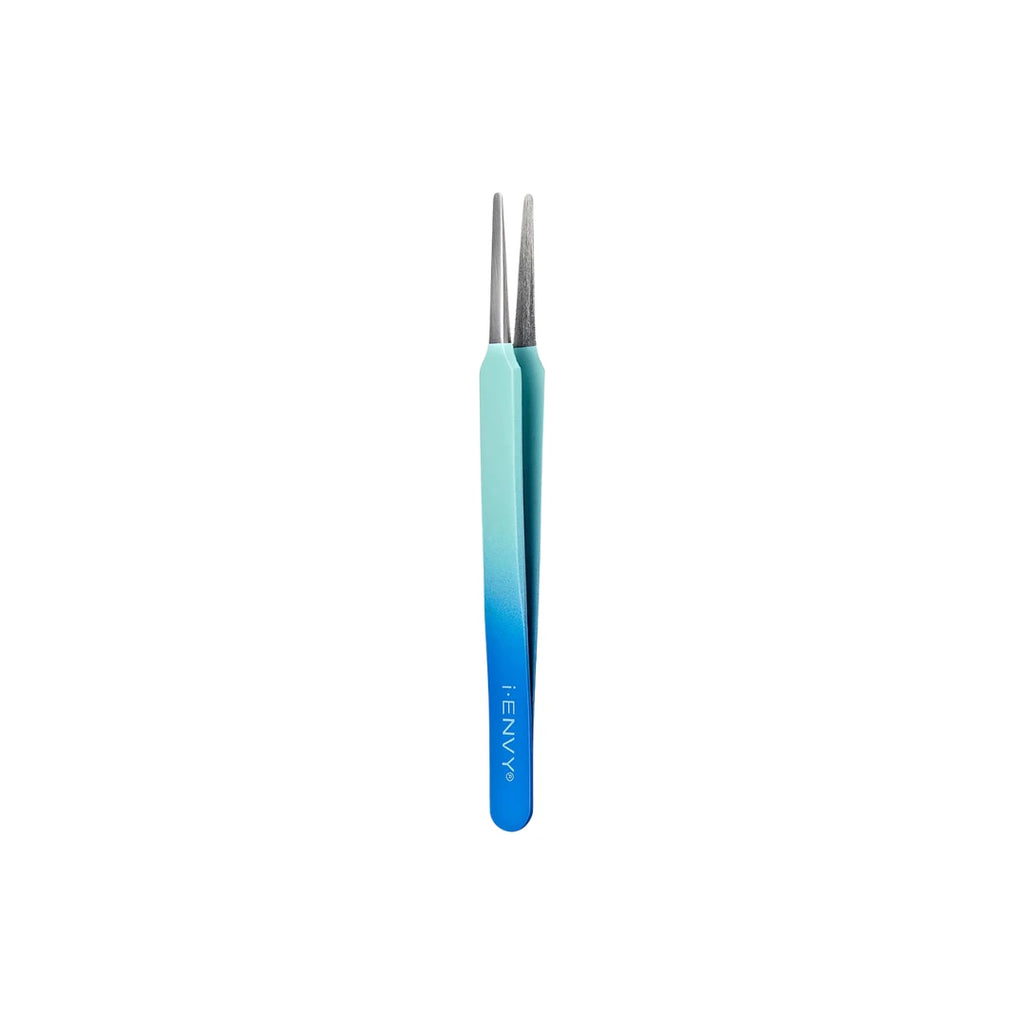 Close-up of precision tip on iEnvy lash applicator tool